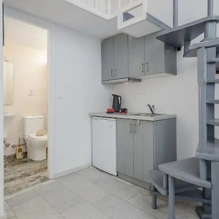 Depis Suites & Naxos Apartahotel